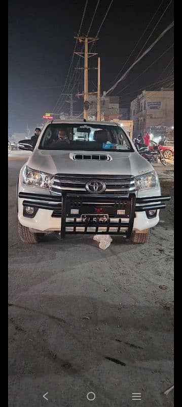 Toyota Hilux  double cabin 2017 4