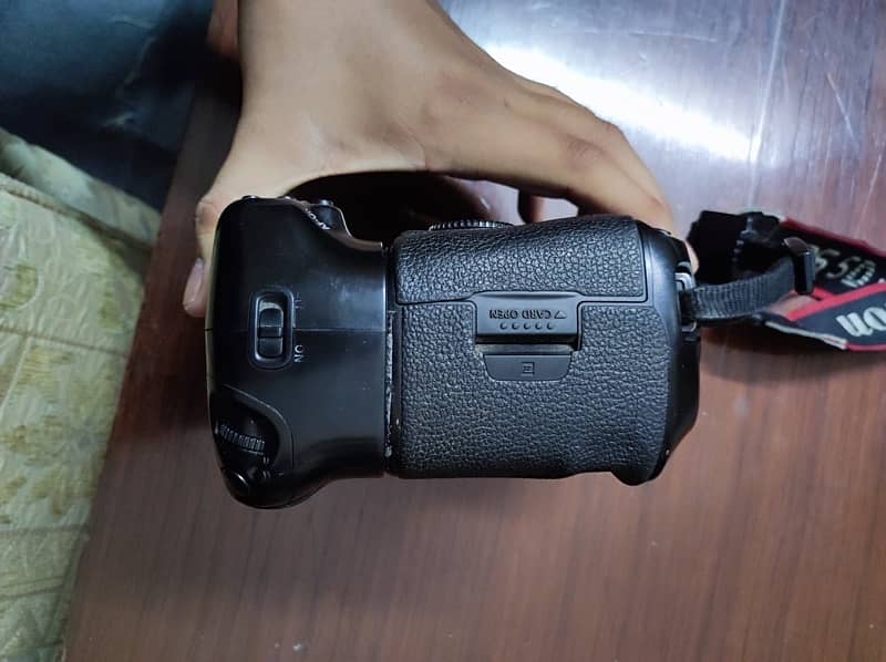 canon 5d mark iv with vertical grip 5