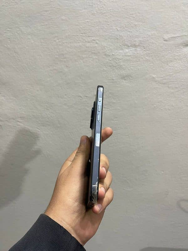 iphone 15 pro MAX ( blue titanium) 3