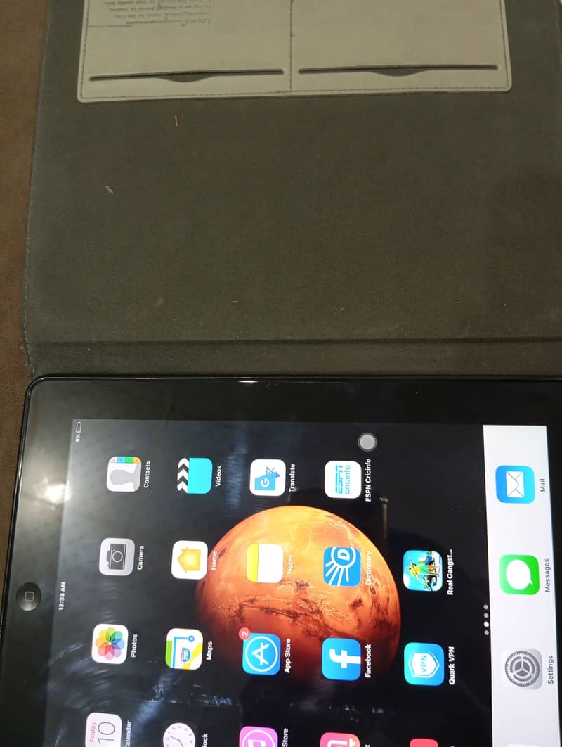 Ipad 4th Generation with Cover and Charger 3