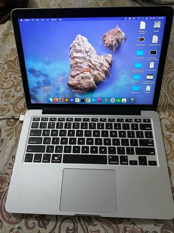 MacBook Pro 13 inch 2015 8/500 0