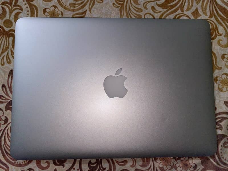 MacBook Pro 13 inch 2015 8/500 4