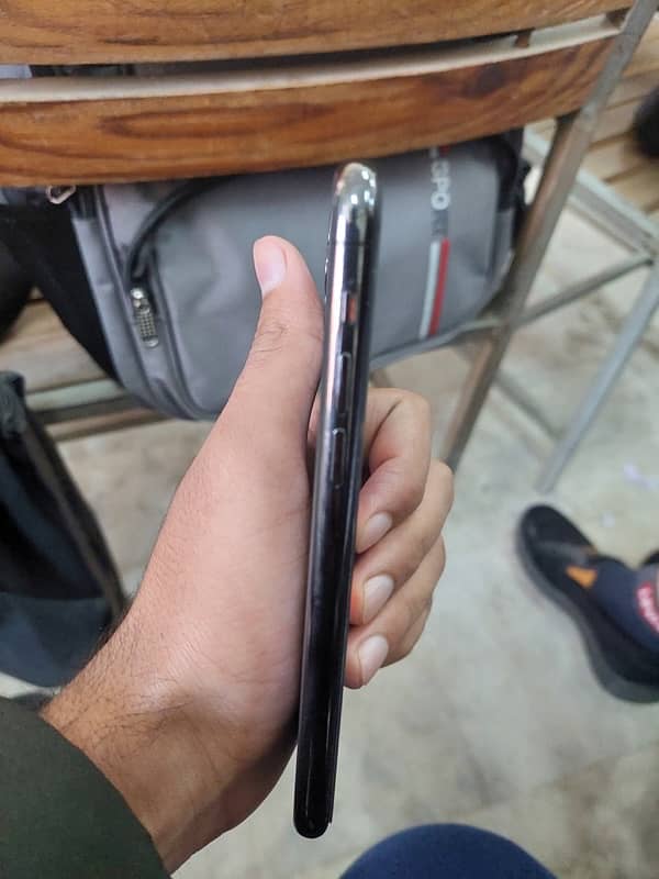 iphone 11 pro Non-PTA 2