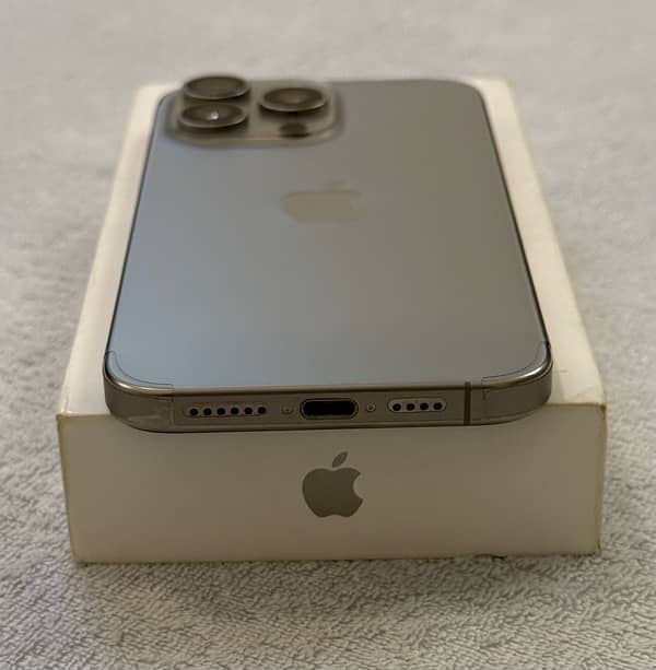 iPhone 15pro max 512gb Jv natural titanium 8