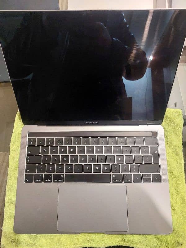 macbook pro 13inch 2019 touch bar 0