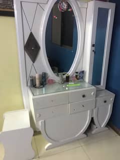 dressing table