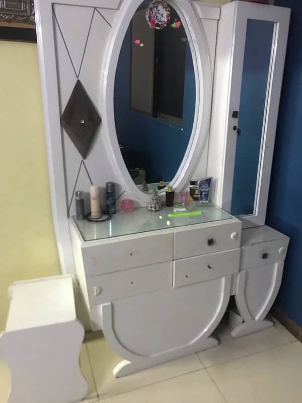 dressing table 0