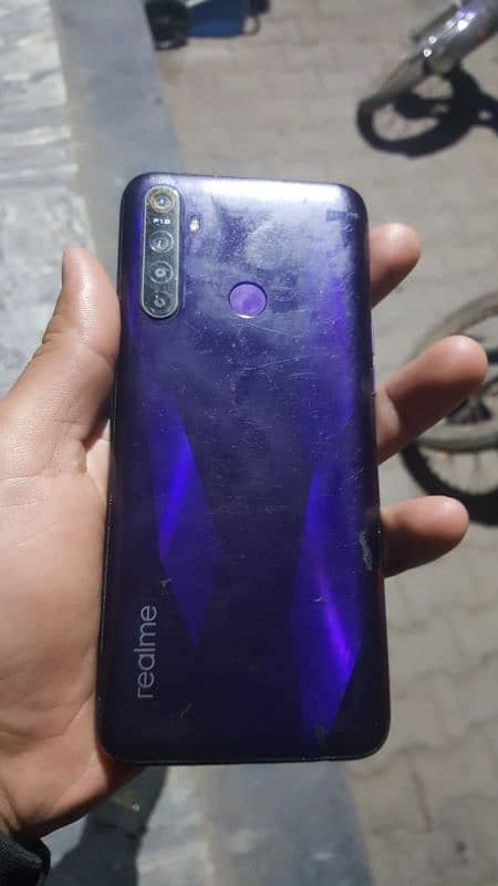 Realme 5 4/128 1