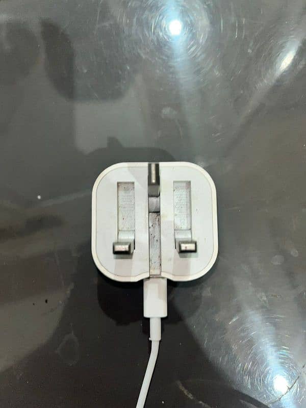 IPHONE CHARGER 0