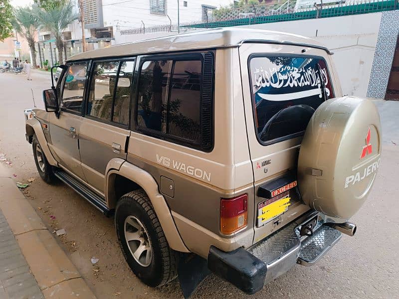 Mitsubishi Pajero 1986 2