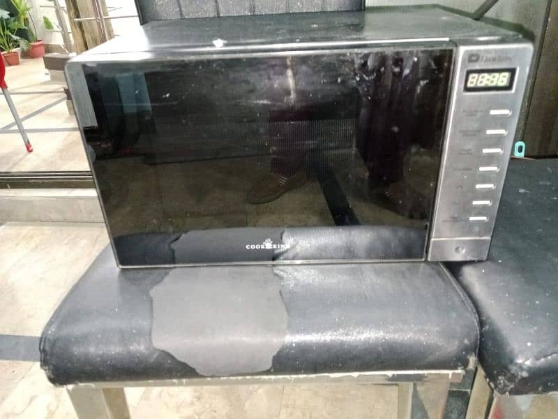 Dawlance oven 6 months used condition 10 out of 9 no repair 2