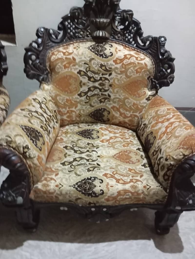 5 seater chinoti sofa (original kaali taali) 1