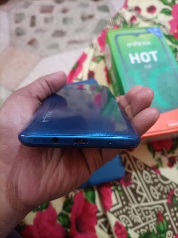 Infinix Hot 10 Play 4/64 6000 mAh battery 2