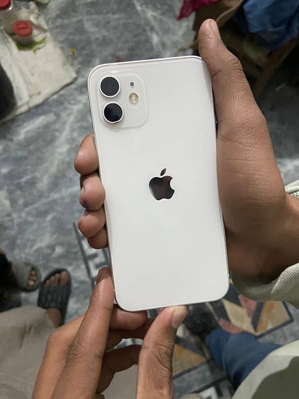 I phone 12 white 4