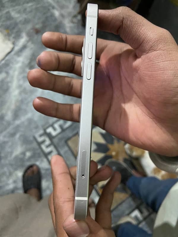 I phone 12 white 5