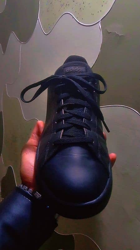 Adidas universal men advantage base black shoes look like new 2