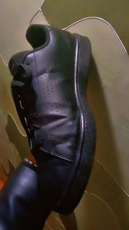 Adidas universal men advantage base black shoes look like new 3