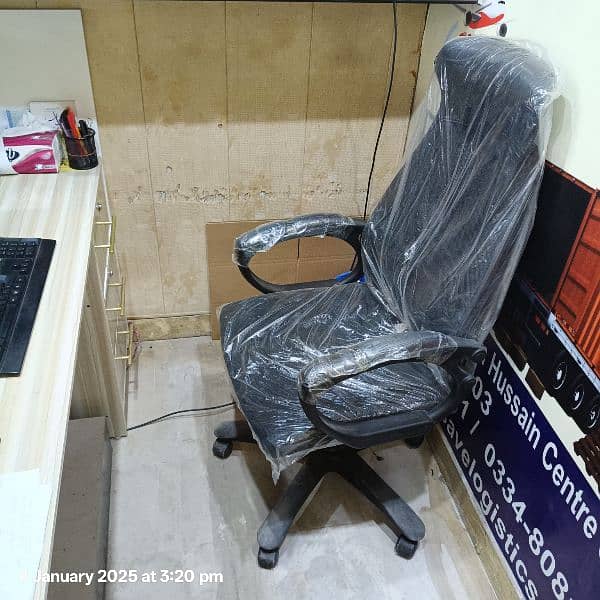 Office sofas and boss chair(what's app par rabta Kar len) 1