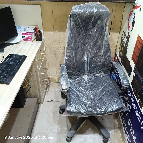 Office sofas and boss chair(what's app par rabta Kar len) 2