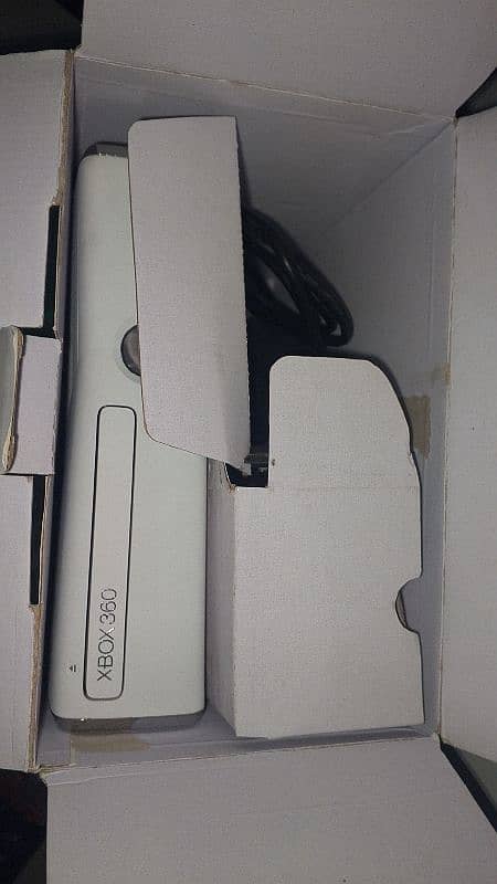 XBOX 360 Slim model 1