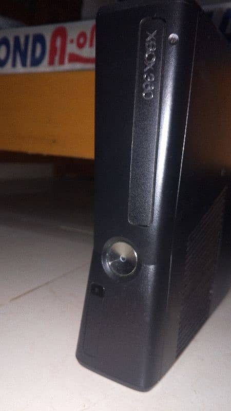 XBOX 360 Slim model 2