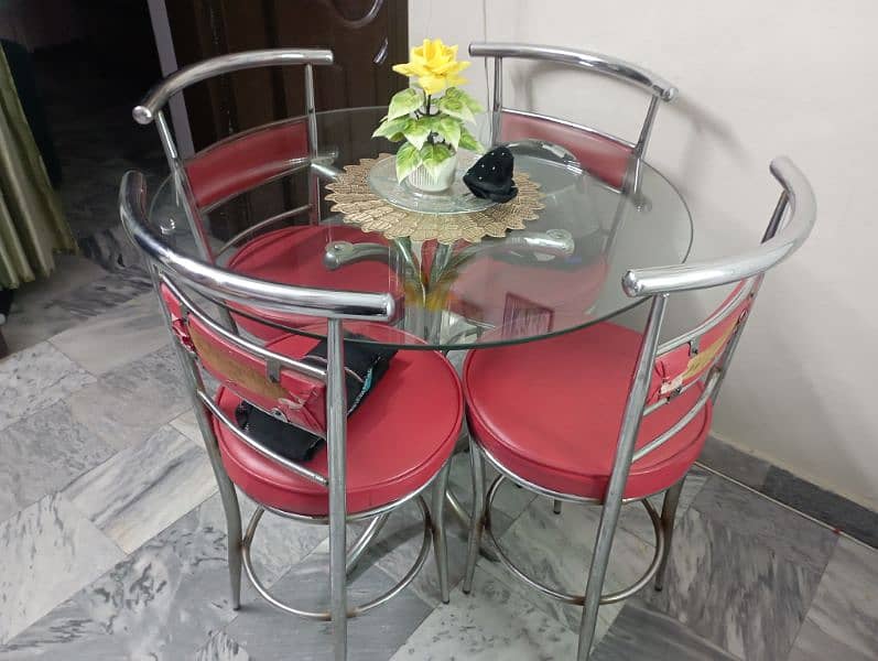 Dining table 4-Seater 0