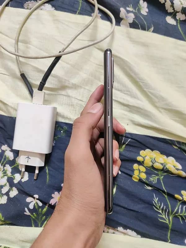 Vivo V20 4