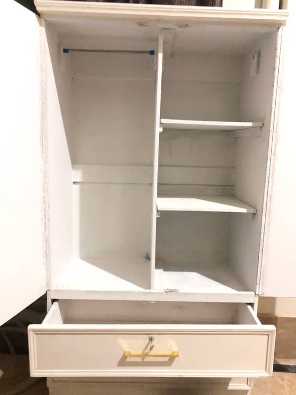 cupboard/almari for sale in sahiwal 2