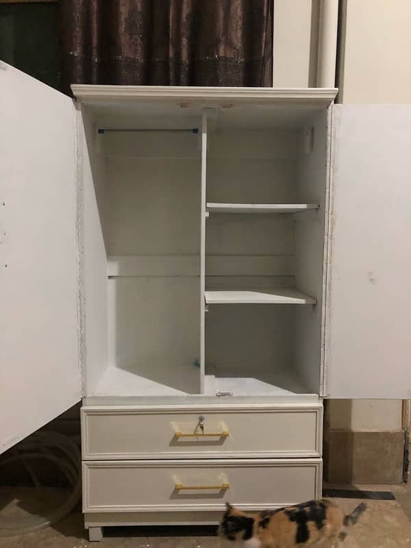 cupboard/almari for sale in sahiwal 3