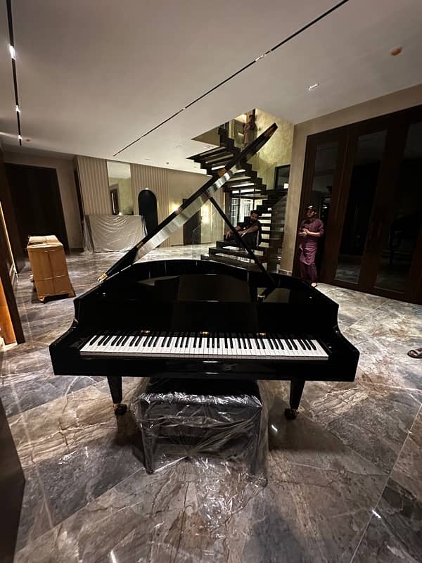 Bassclef Grand Piano / grand piano / piano / pool table / keyboards 8