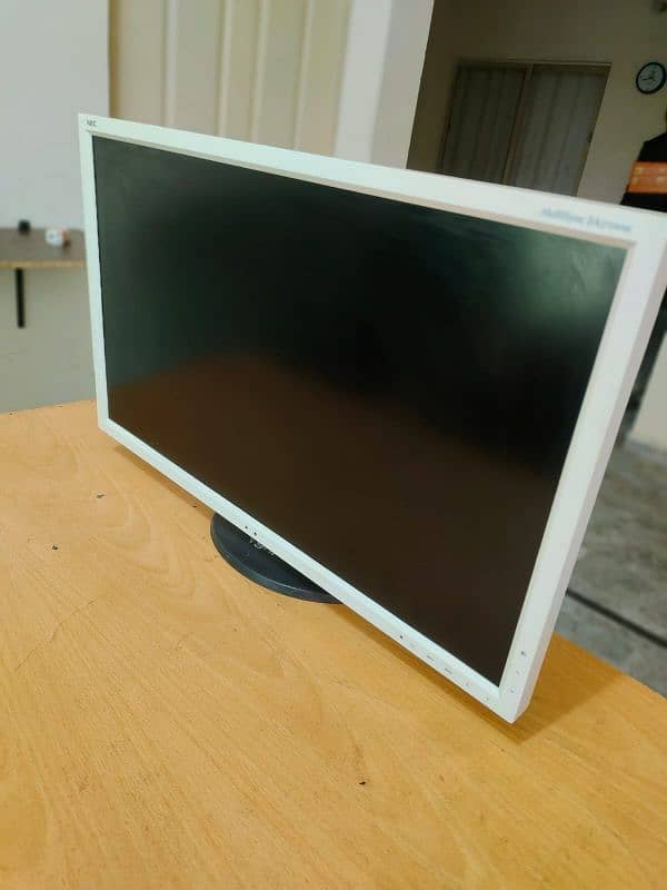 NEC E27 LCD 27 inches 1