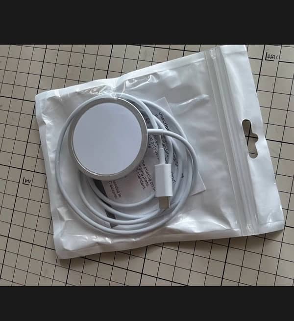 Apple  MAGSAFE CHARGER 15 watt 3