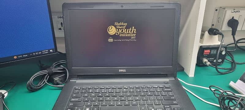 dell vostro 3468 i7 7th gen 8,500gb lush condition 2