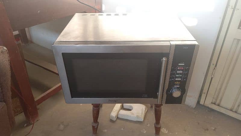 Microwave oven full size 1