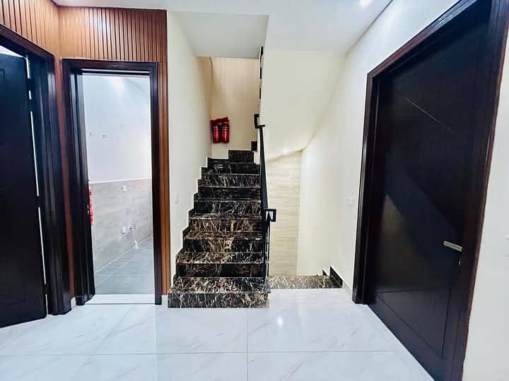 10 Marla upper portion available for rent in dha phase 6 very good location 7