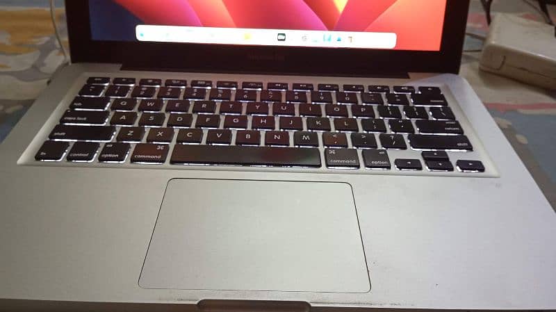 MacBook pro 2012 8gb ram, 256 SSD. 4