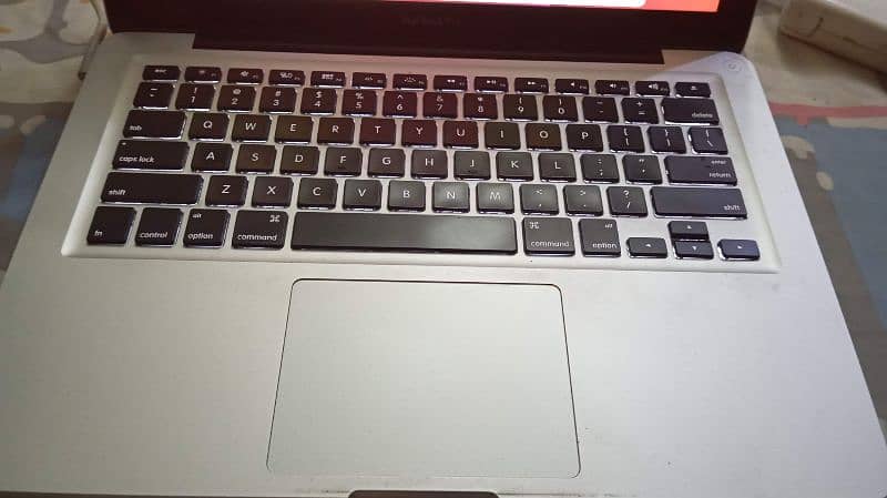 MacBook pro 2012 8gb ram, 256 SSD. 5