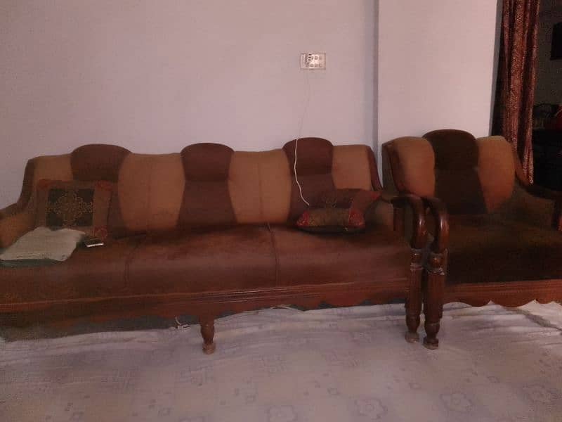 I want to sell my Beautiful 5 seater sofa 2