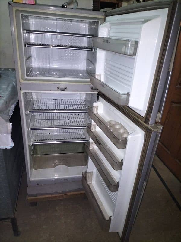 Medium Dawlance Refrigerator for Sale 1