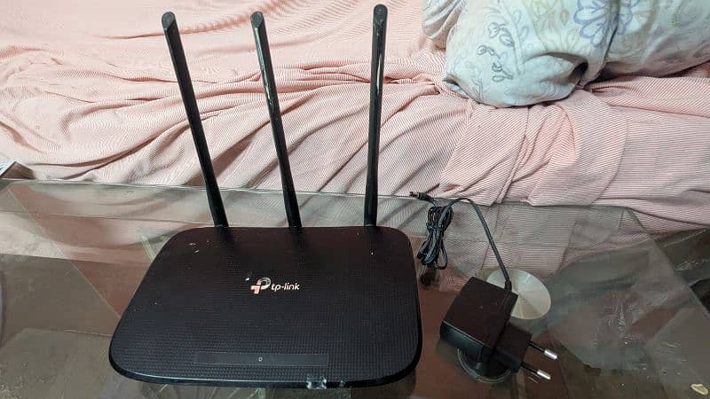 TP link Triple Antenna Router 1