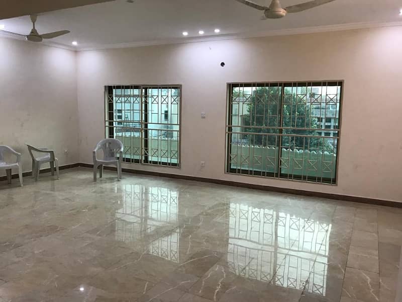 Gulberg Full House 1 Kanal 6 Bed Rooms TvL D/D Car Parking SQ Double Unit Office Use Ideal Location 9