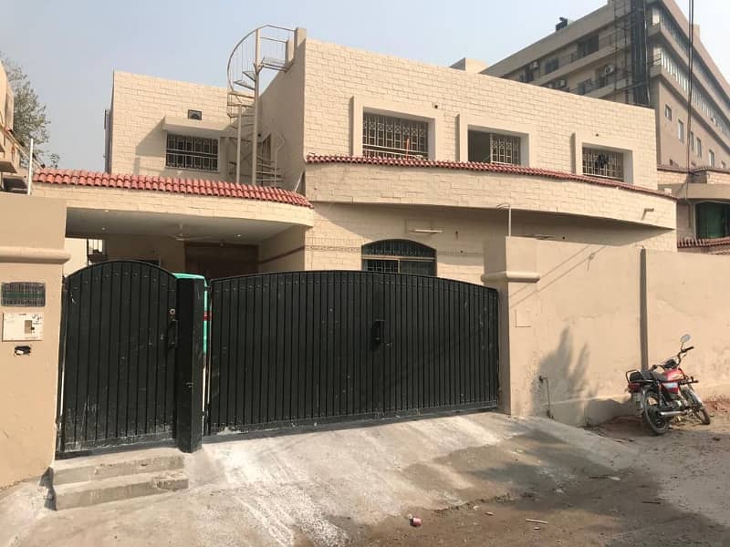 Gulberg Full House 1 Kanal 6 Bed Rooms TvL D/D Car Parking SQ Double Unit Office Use Ideal Location 21