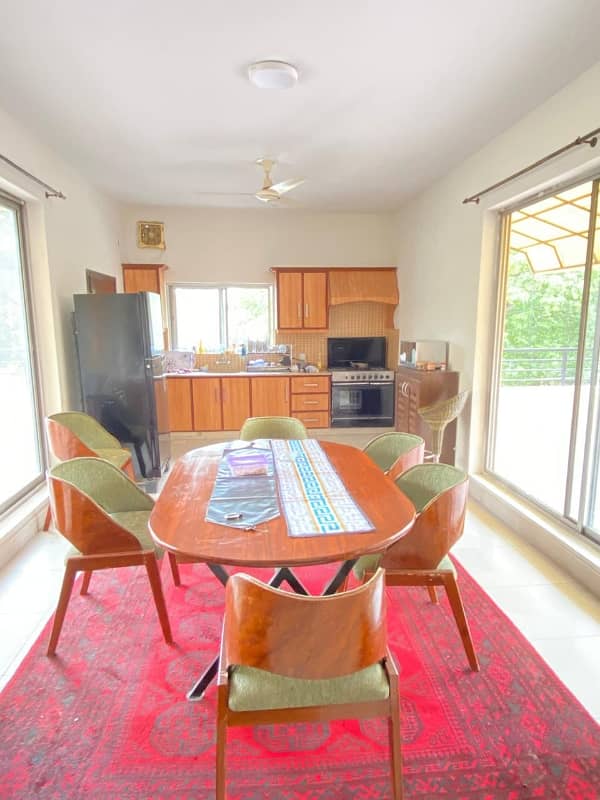 Gulberg Fully Furnished 3 Bed Room'S Separate Gate Ideal Location 5