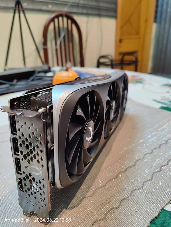 ZOTAC GAMING GeForce RTX 4070 Trinity 1