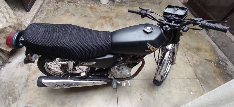 Honda GG125 with extra Saman 4