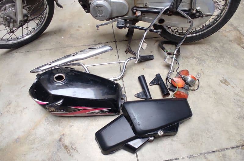 Honda GG125 with extra Saman 5