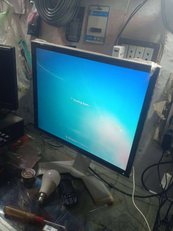 19 inch LCD brand new 3