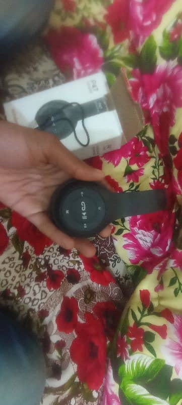 headphones for sell wireless used condition 10/10 0