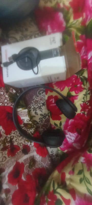 headphones for sell wireless used condition 10/10 2