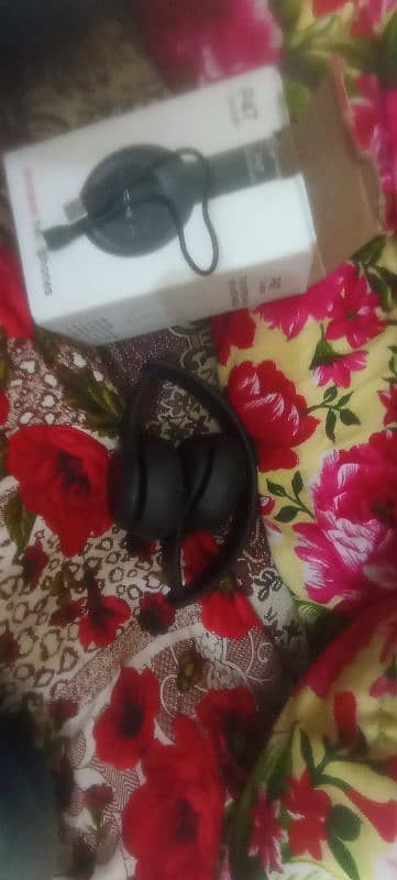 headphones for sell wireless used condition 10/10 3